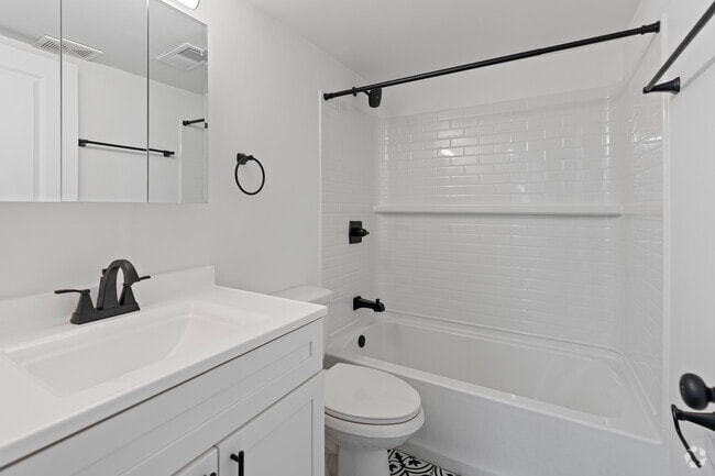 2 BR, 1BA - 900SF - Bathroom