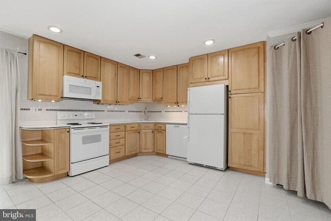 Photo - 2369 Southgate Square