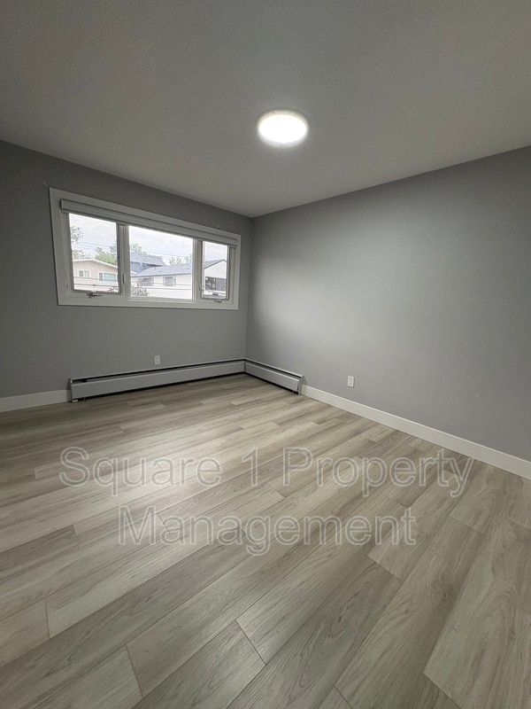 Photo - 10725-10785 85 Ave