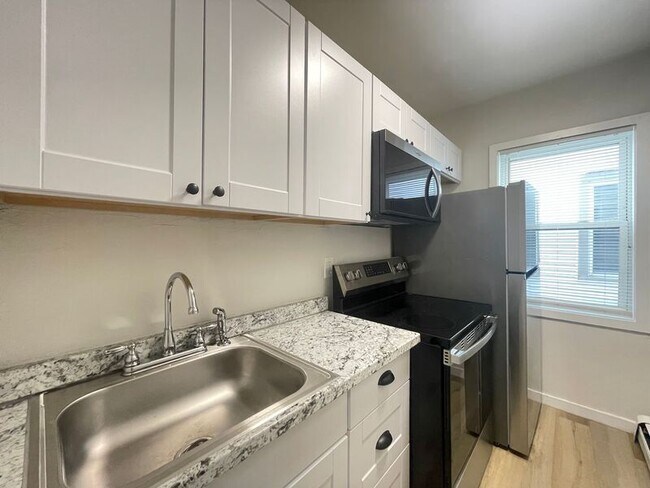 Building Photo - 124 Beech St Unit 1S Rental