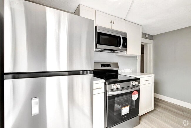 Building Photo - 3710 Roseland Dr Rental