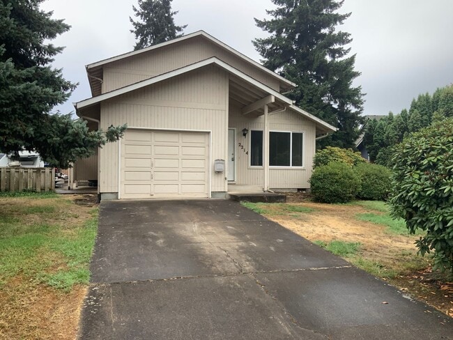 Building Photo - 2 Bedroom Duplex in Cal Young Neighborhood