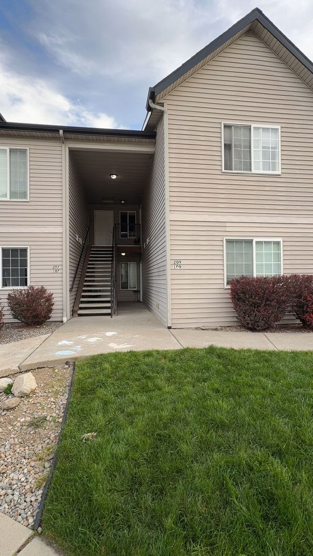 352 N Promenade