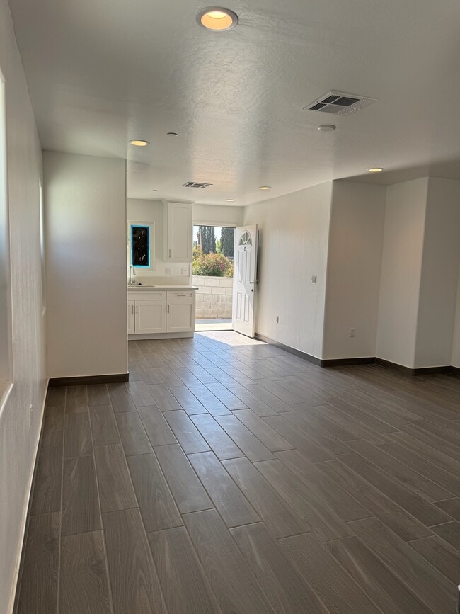 Living Space - 1128 Jefferson St Unit B