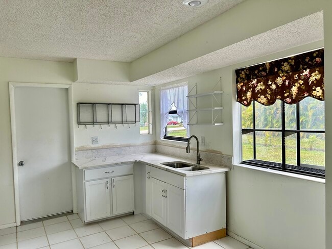 Photo - 9149 Shaddock Rd E