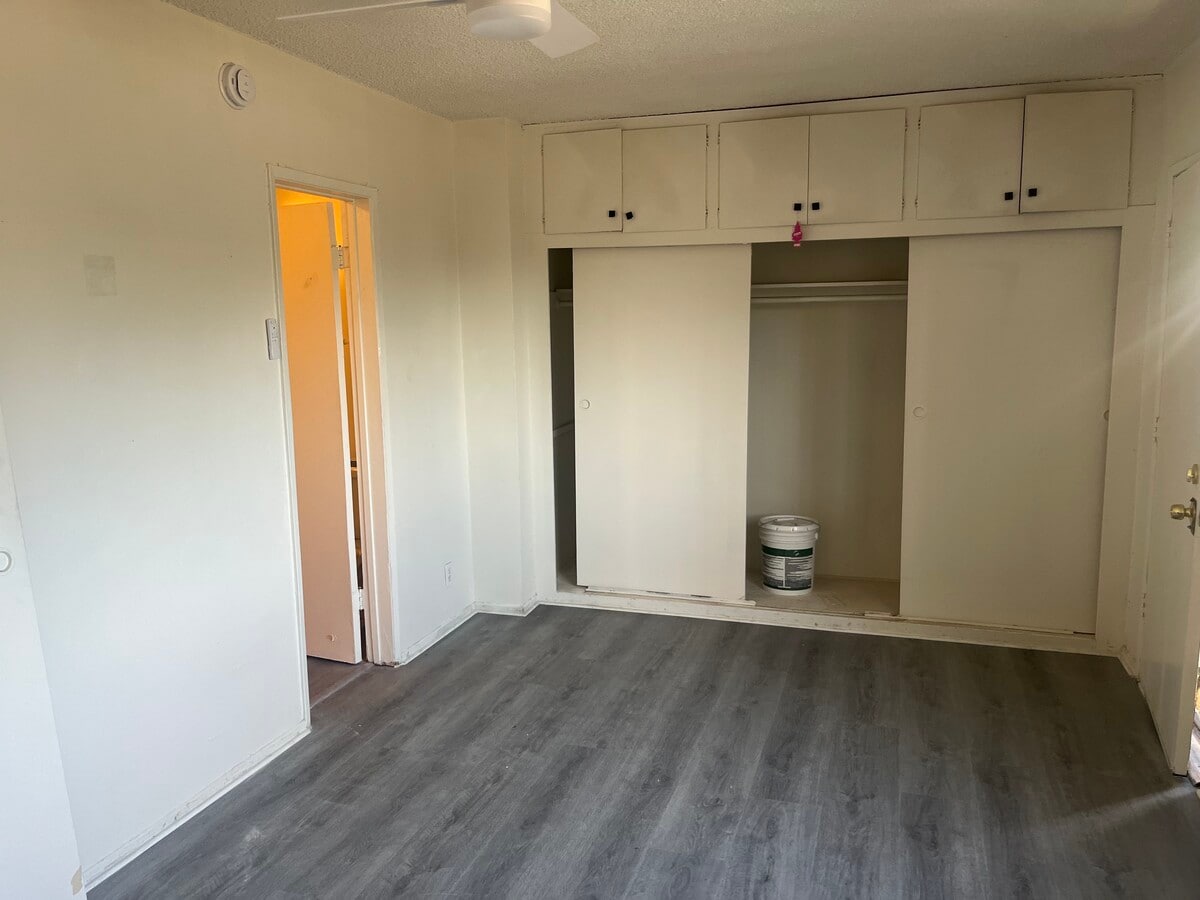 Photo - 1377 W 36th St Unidad 1