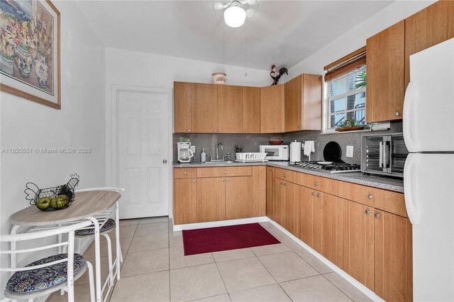 Photo - 1828 SW 6th St Unit 1