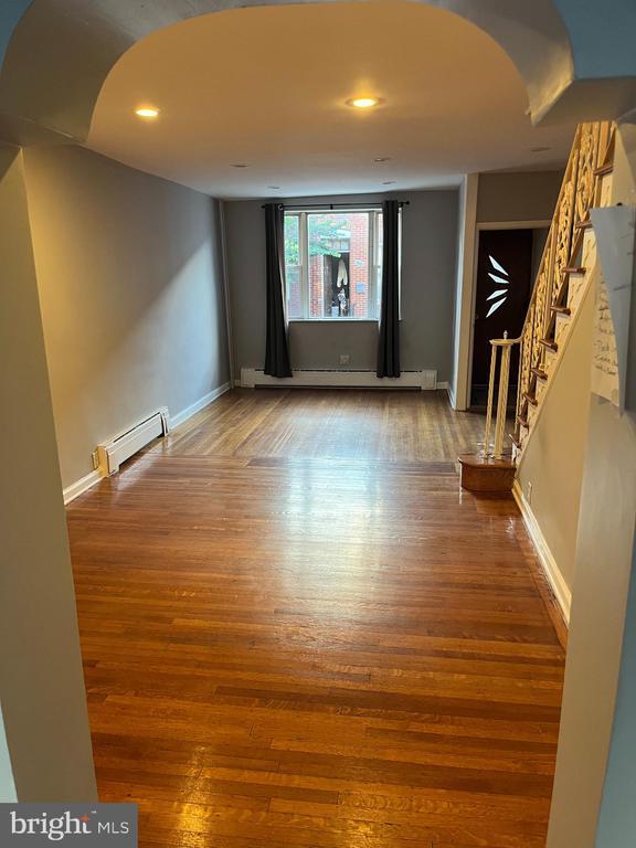 Building Photo - 1941 S Iseminger St Rental