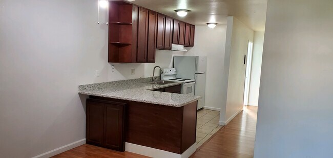 Building Photo - 4061 Park Center Ln Unit B