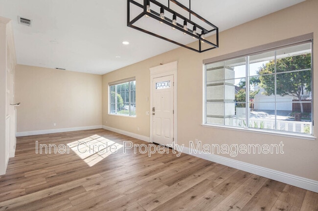 342 Chaucer Dr