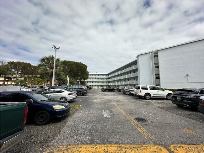 Photo - 1351 NE 191st St Unidad E107