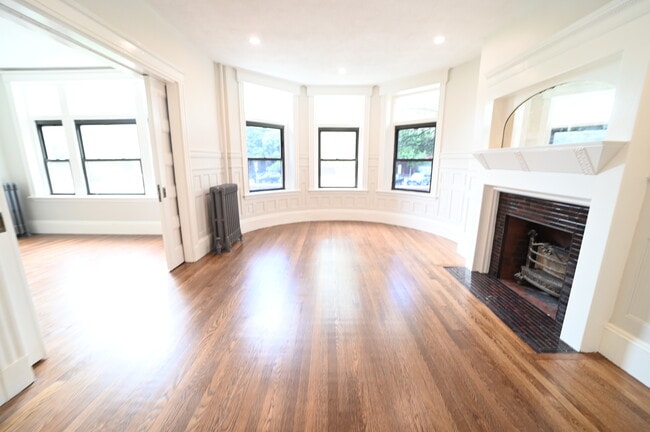 Building Photo - 1855 Beacon St Rental