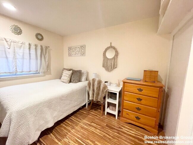 Photo - 382 E 8th St Unit 4