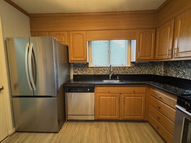 Photo - 722 Adams St Unit 2