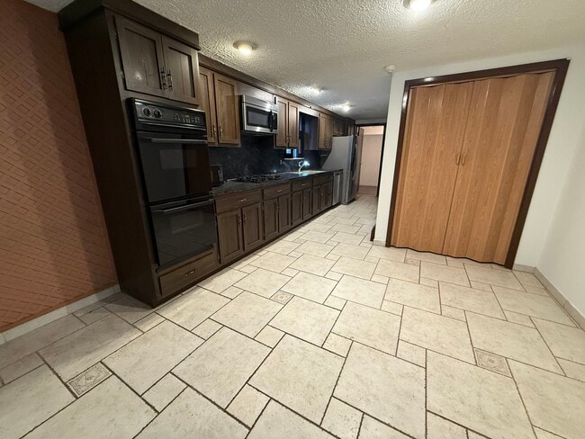Photo - 250 Maple St