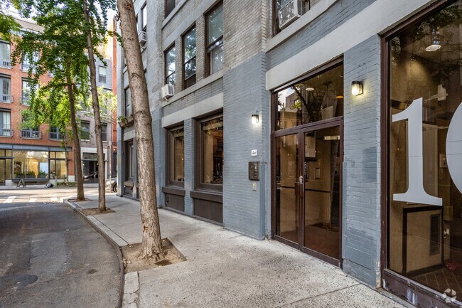 Entrada - 10 Christopher St