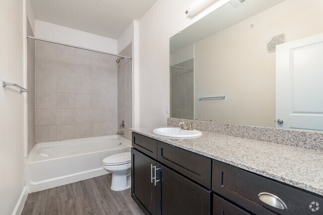 1BR, 1BA - 624SF - Bathroom