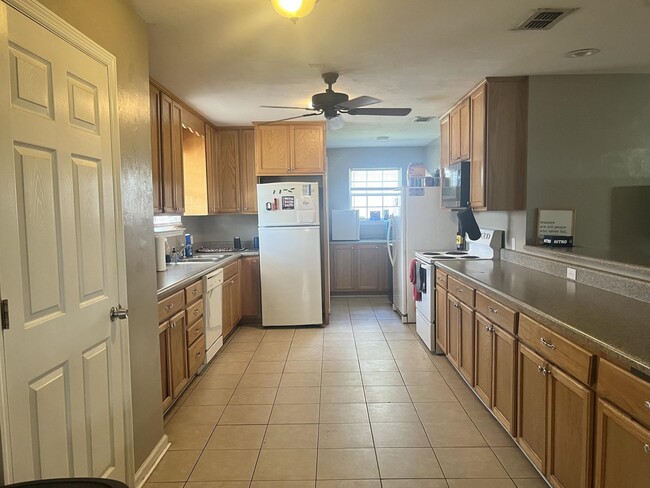 Photo - 2633 Mission Rd