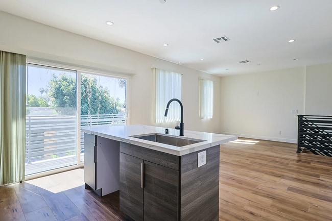 Photo - 2806 S Palm Grove Ave