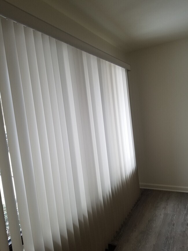 Photo - 1023 Glengary Rd