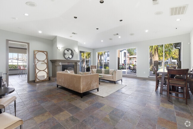 Clubhouse - The Boulevard at Deer Park