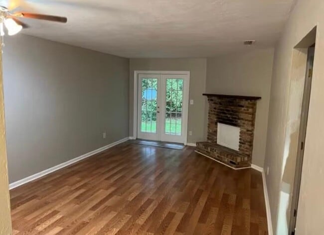 Photo - 1571 Live Oak Dr