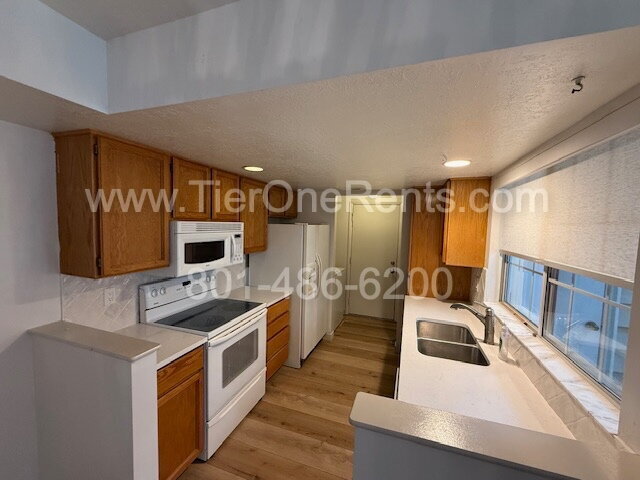 Photo - move in special: $500 off first months rent Unit 5429
