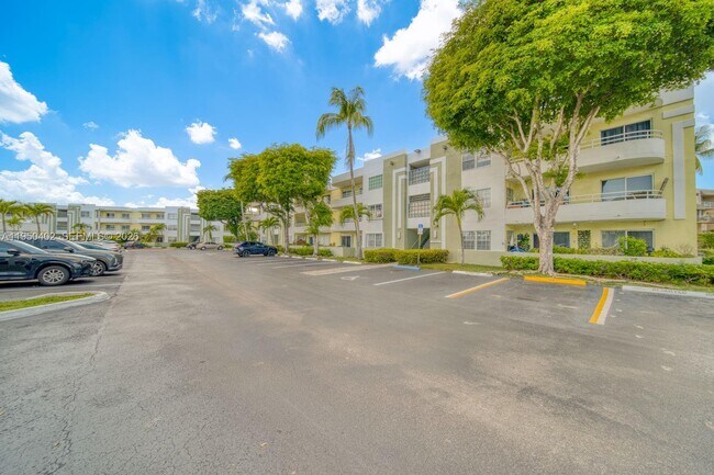 Photo - 10795 SW 108th Ave Unit 304