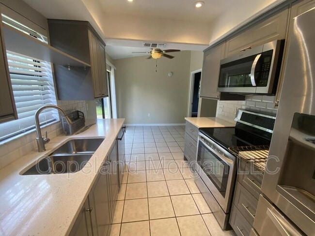 Photo - 4300 Trout Dr SE