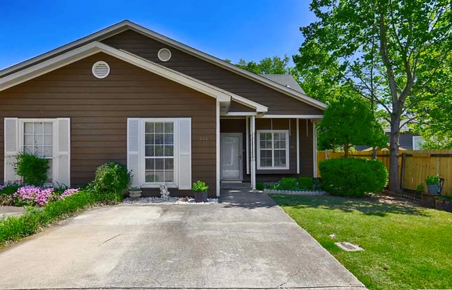 Photo - 111 Bentworth Ln Townhome
