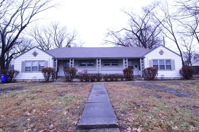 Photo - January FREE On This Updated 1 Bedroom 1 Bath Duplex in Olathe Kansas