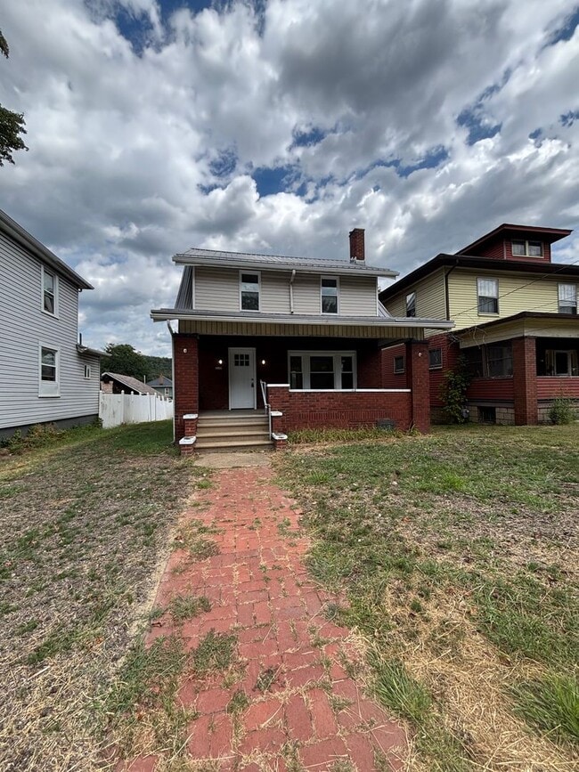 Building Photo - Beautiful 3 Bedroom 2 Bathroom Home in Bea...