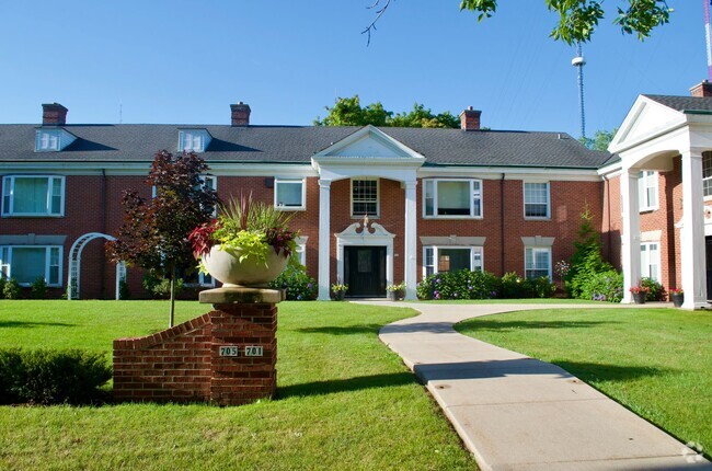Building Photo - 4544 N Wilson Dr Rental