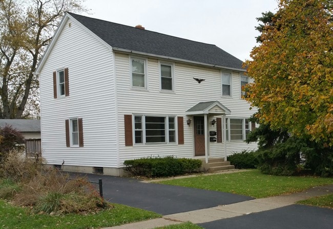Duplex Front - 72 Montfort Dr Unit Apt1