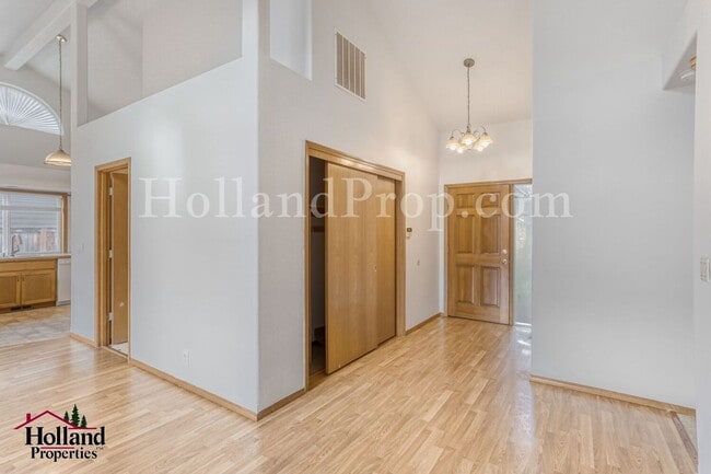 Photo - Pet-Friendly Hillsboro Home with Brand New Carpets and Fresh Paint!