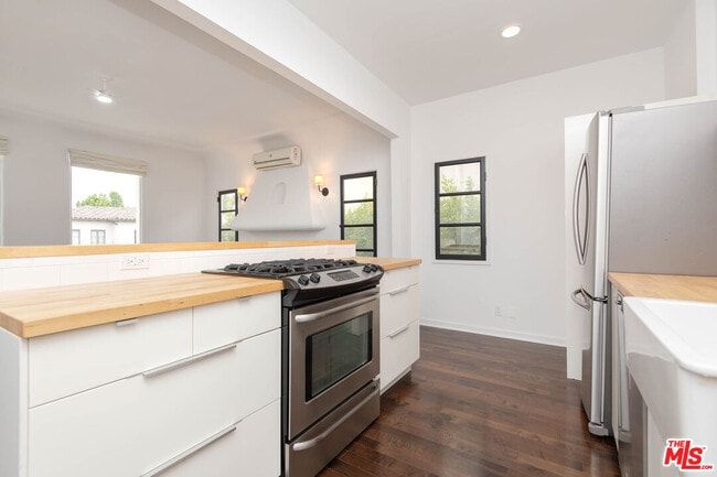 Photo - 418 N Curson Ave Unit 206