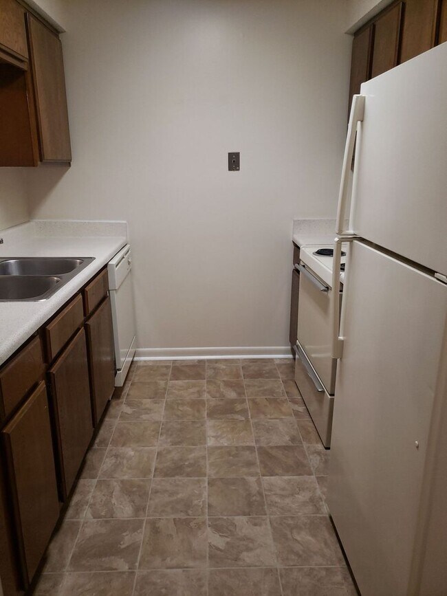 Photo - 1 Bedroom, 1.5 Bath Townhouse Unit 314J