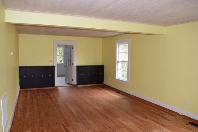 Photo - Cute modern rancher in the heart of Highla...