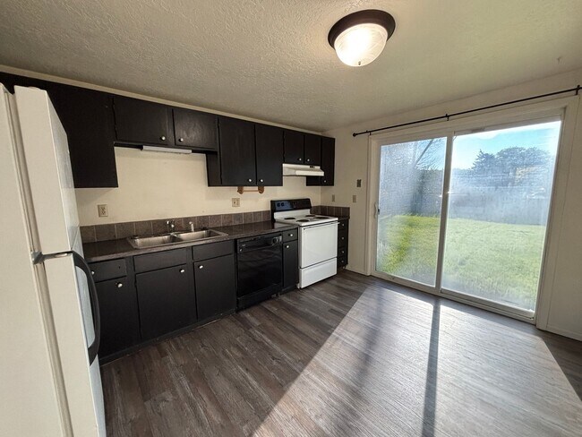 Photo - 4035-4037 Amber Ln Unit 4037 Amber