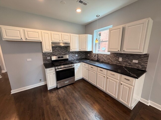 Photo - 2906 W Flournoy St Unit 3