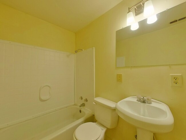 Photo - 2448 S Holyoke St