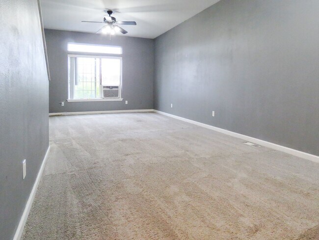 Photo - 2 Bedroom Plus Bonus Room - Tigard Townhom...