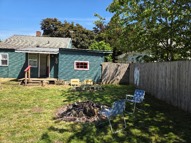 Photo - 2075 Berry St SE