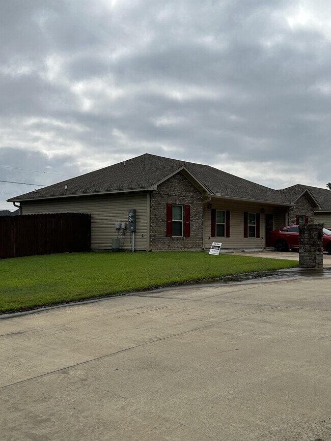 Photo - 634 Old Darbonne Rd