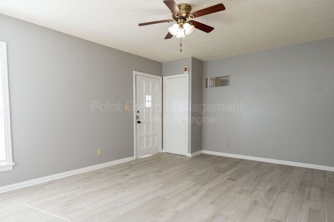 Photo - 4722 E Elm St