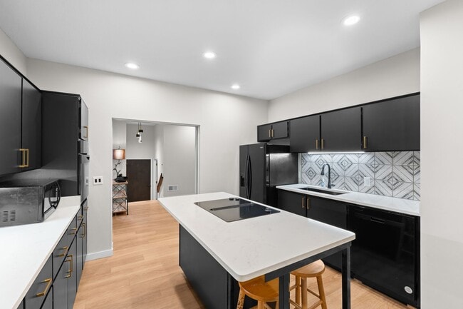 Building Photo - 211 Wendwood Dr