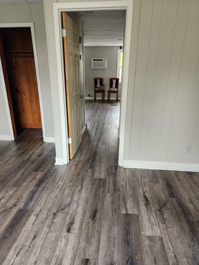 36 N Glenwood Ave Apartments For Rent in Glenwood, IL