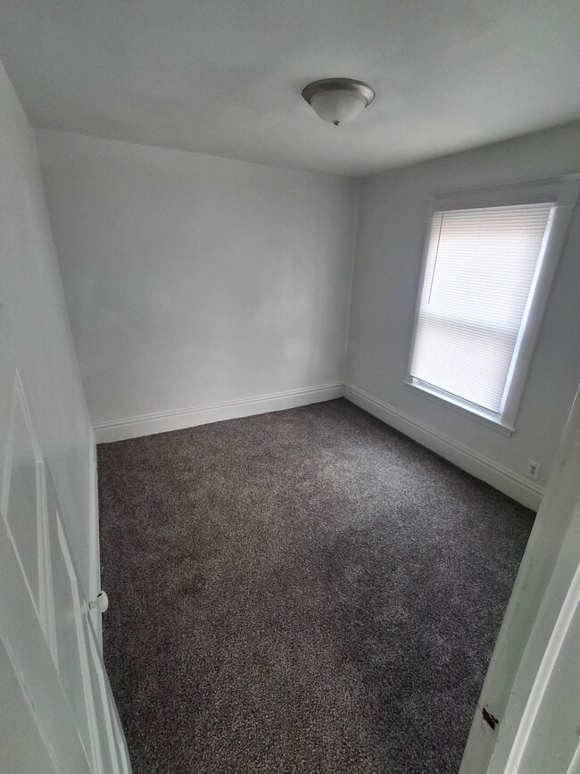 Photo - 531 Eastern Ave NE Unit B