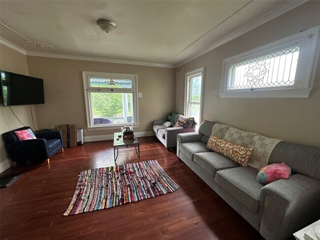 19 Edwards St