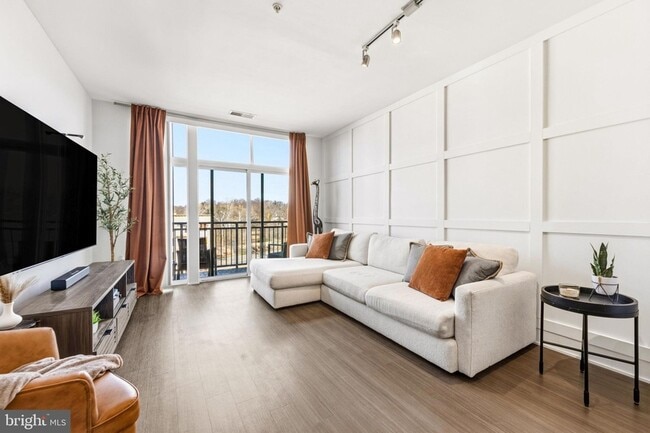 Building Photo - 145 Riverhaven Dr Unit 557